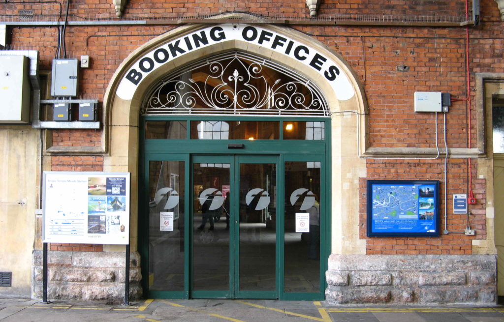 https://upload.wikimedia.org/wikipedia/commons/7/7d/Bristol_TM%2C_Booking_Offices_entrance_from_Brunel%27s_station.jpg