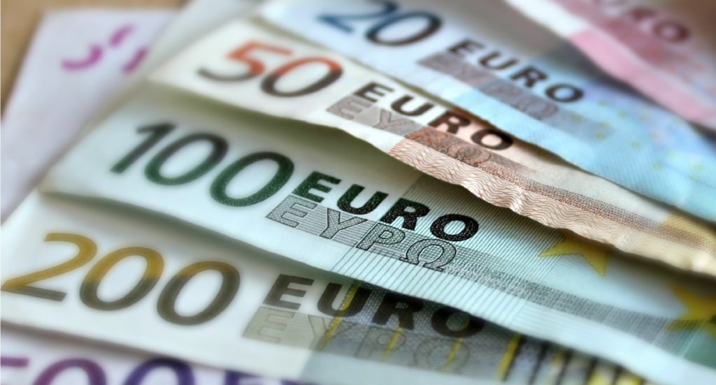 https://static.pexels.com/photos/63635/bank-note-euro-bills-paper-money-63635.jpeg