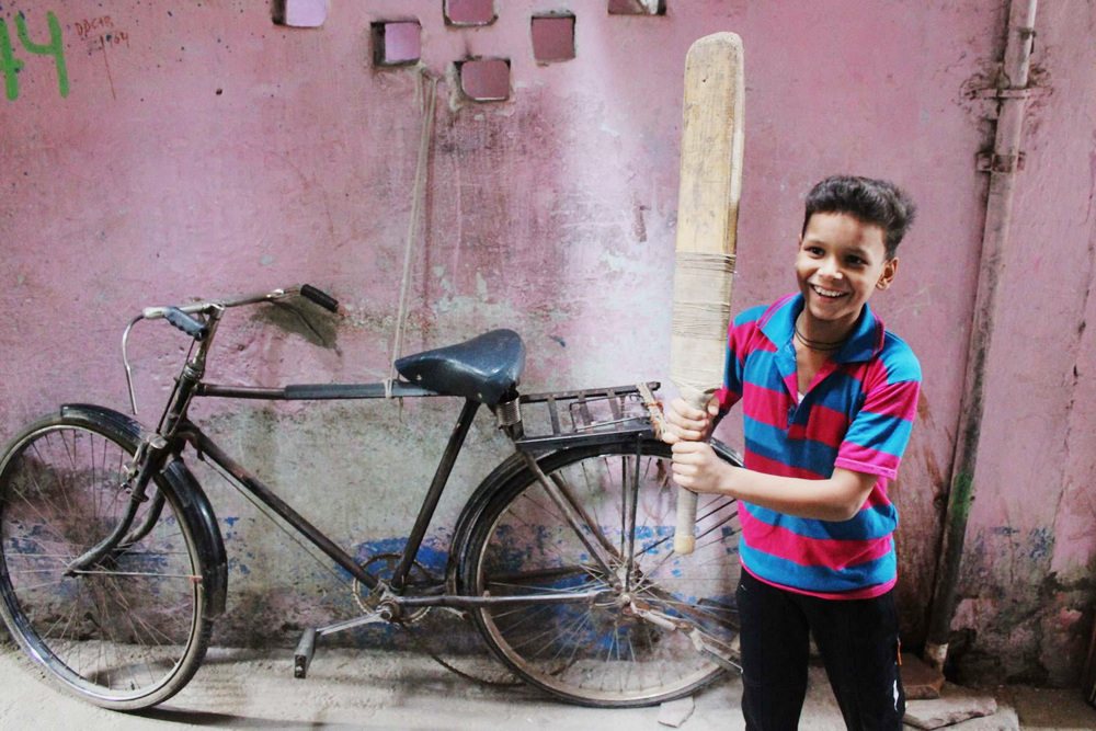 Cricket in full swing at Sanjay Colony slums of Delhi-RTT
